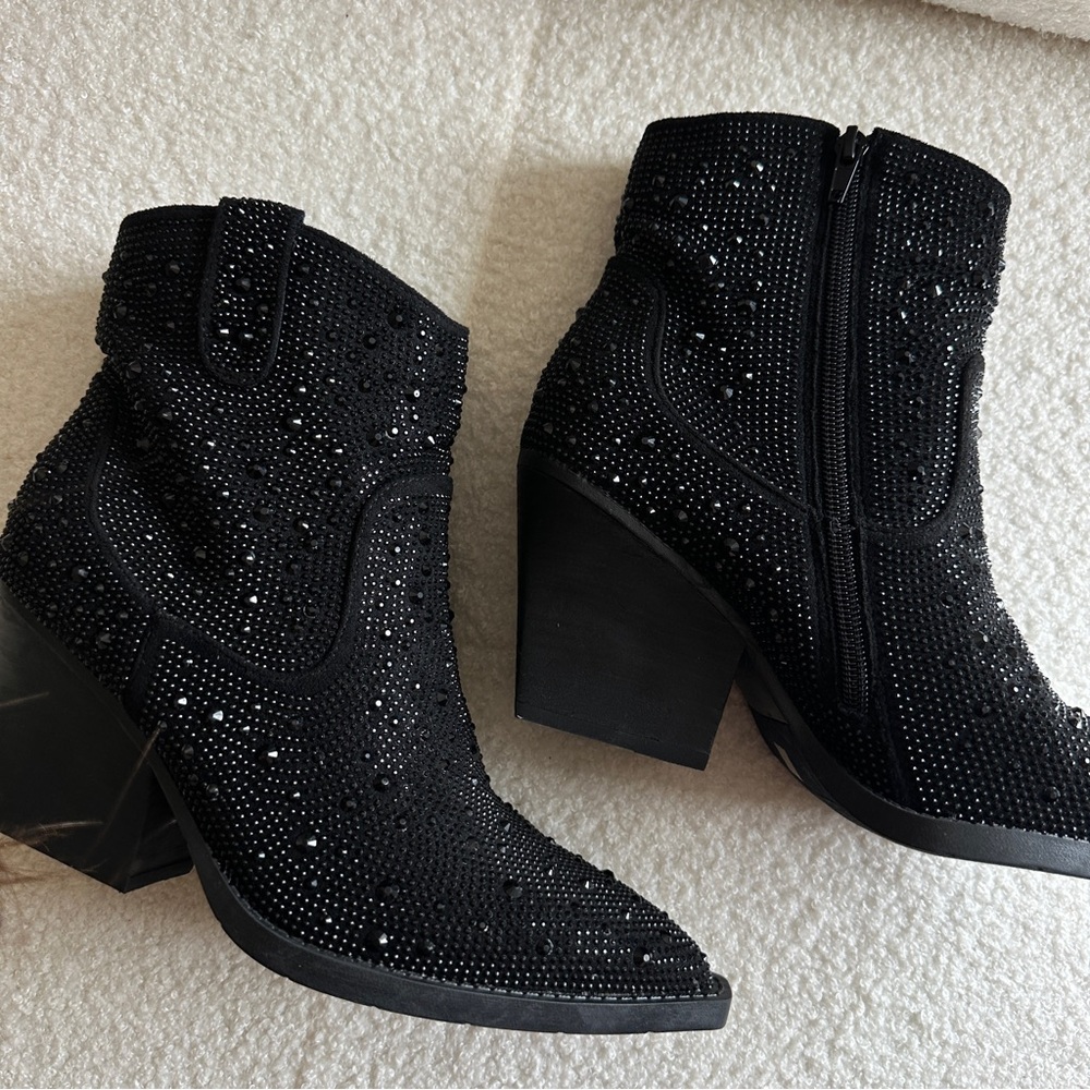 Very G Black Austin Booties